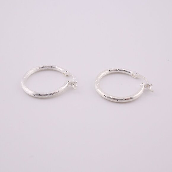 Women's Sterling Silver Diamond-Cut Texture Hoop Earrings – Everyday Accessory** - Picture 7 of 9